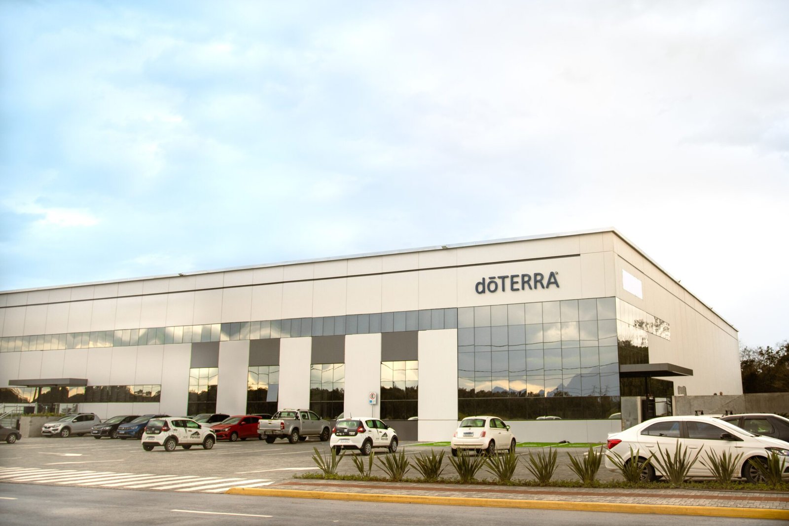 Dōterra® Inaugura Sua Primeira Fábrica No Brasil Sampa Com Família 5998